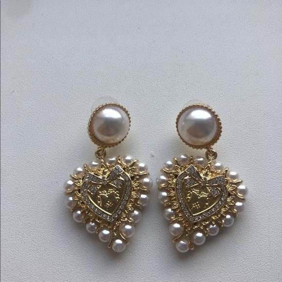 Vintage Baroque Pearl Heart Drop Gold Earrings - Picture 9 of 9